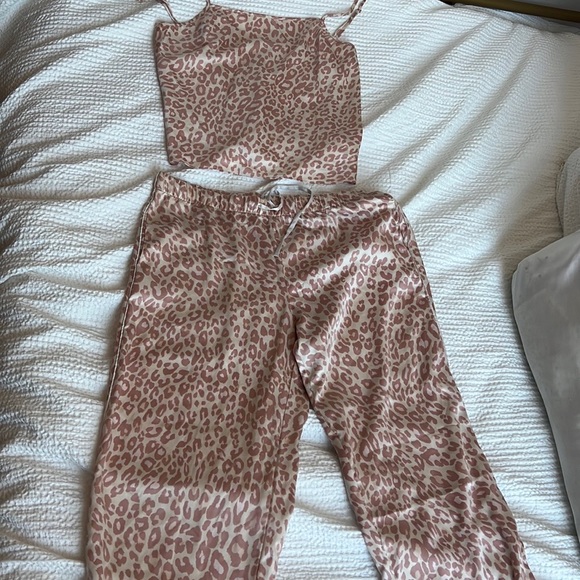 Victoria’s Secret Silk Pink Leopard Print Pajamas Set - Picture 2 of 4